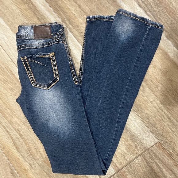 Maurices Ladies Jeans Size 1/2 Extra Long - Picture 2 of 5